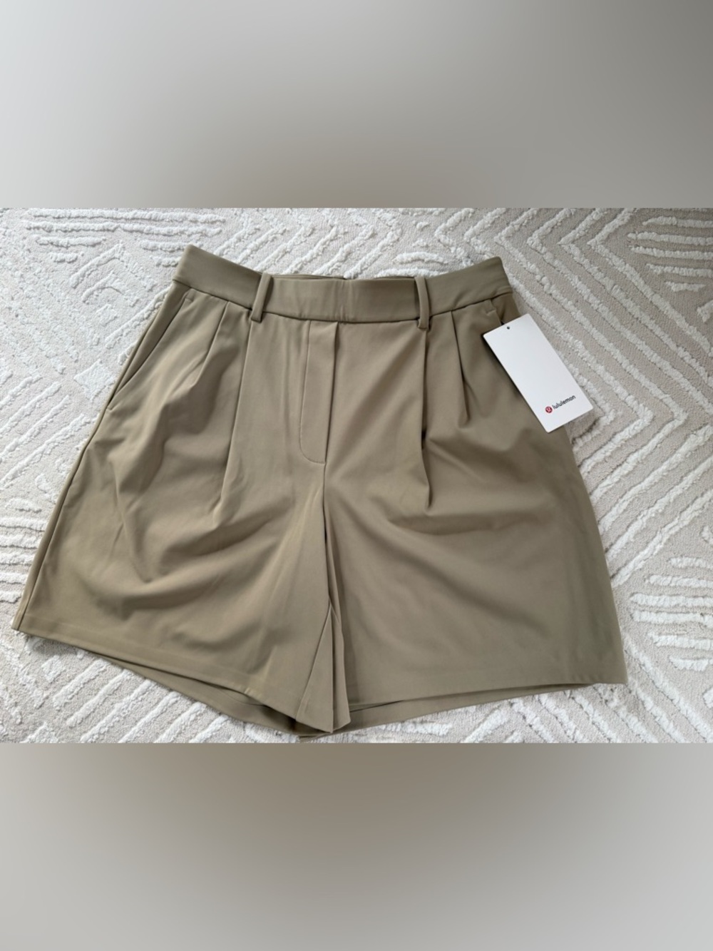NWT lululemon athletica Daydrift Pleated Shorts - Picture 2 of 5